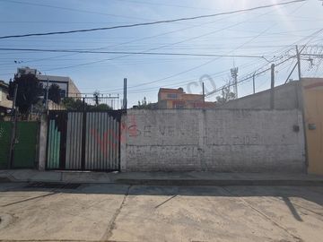 ¡Gran oportunidad de inversión en Calle Cisnes, Col. Lago de Guadalupe, Cuautitlán Izcalli!