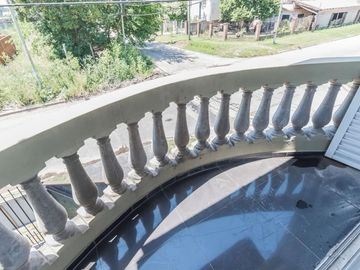 Casa venta con pileta en Tristán Suárez