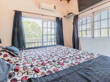 Casa venta con pileta en Tristán Suárez