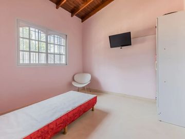 Casa venta con pileta en Tristán Suárez