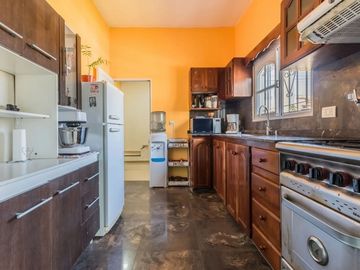 Casa venta con pileta en Tristán Suárez