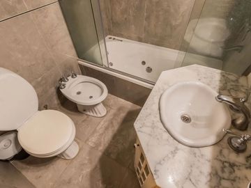 Casa venta con pileta en Tristán Suárez