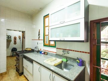 CASA 5 AMBIENTES C/ENTRE PISO, PATIO Y TERRAZA