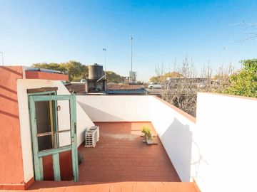CASA 5 AMBIENTES C/ENTRE PISO, PATIO Y TERRAZA