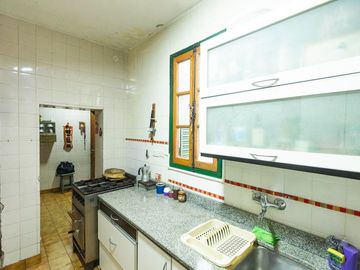 CASA 5 AMBIENTES C/ENTRE PISO, PATIO Y TERRAZA