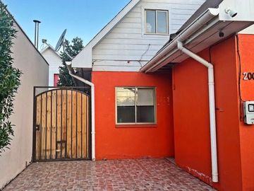 SE VENDE CASA CON 3 DORMITORIOS Y 2 BAÑOS EN CALLE LARGA