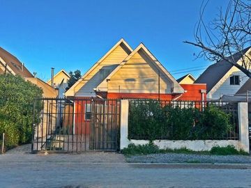 SE VENDE CASA CON 3 DORMITORIOS Y 2 BAÑOS EN CALLE LARGA