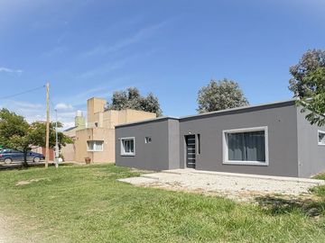 venta casa 4 ambientes Las Lomas Miramar
