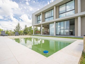 CASA EN VENTA BARRIO CERRADO EL NAUDIR ESCOBAR