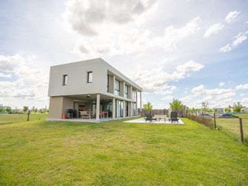 CASA EN VENTA BARRIO CERRADO EL NAUDIR ESCOBAR