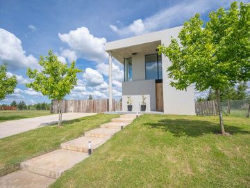 CASA EN VENTA BARRIO CERRADO EL NAUDIR ESCOBAR