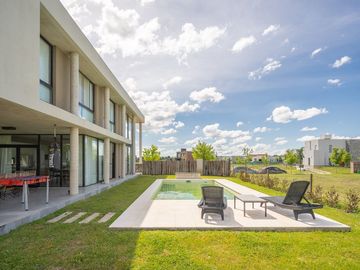 CASA EN VENTA BARRIO CERRADO EL NAUDIR ESCOBAR
