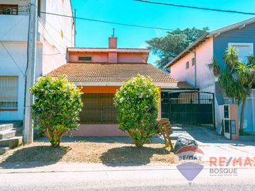 VENTA CASA 4 AMBIENTES  + DEPTO 3 AMBIENTES
