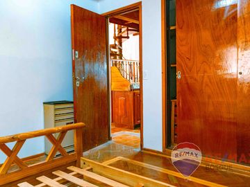 VENTA CASA 4 AMBIENTES  + DEPTO 3 AMBIENTES