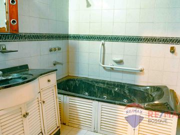 VENTA CASA 4 AMBIENTES  + DEPTO 3 AMBIENTES