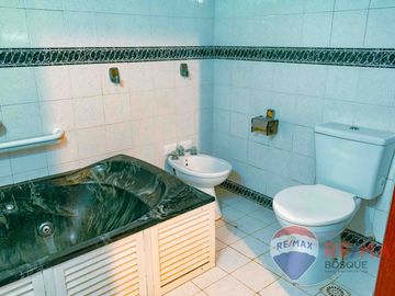 VENTA CASA 4 AMBIENTES  + DEPTO 3 AMBIENTES