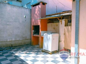 VENTA CASA 4 AMBIENTES  + DEPTO 3 AMBIENTES