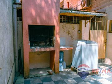 VENTA CASA 4 AMBIENTES  + DEPTO 3 AMBIENTES