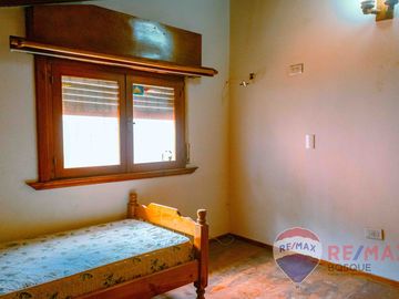 VENTA CASA 4 AMBIENTES  + DEPTO 3 AMBIENTES