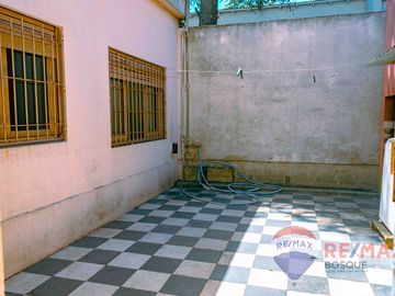 VENTA CASA 4 AMBIENTES  + DEPTO 3 AMBIENTES