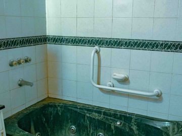 VENTA CASA 4 AMBIENTES  + DEPTO 3 AMBIENTES