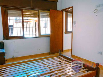 VENTA CASA 4 AMBIENTES  + DEPTO 3 AMBIENTES