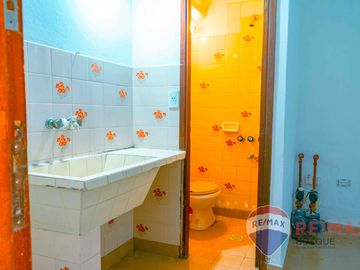 VENTA CASA 4 AMBIENTES  + DEPTO 3 AMBIENTES