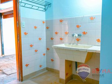 VENTA CASA 4 AMBIENTES  + DEPTO 3 AMBIENTES