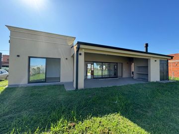 Venta casa A ESTRENAR 3 AMB. en Loma Verde Escobar