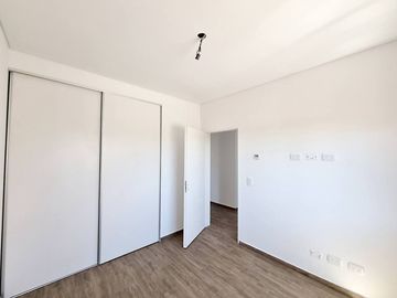 Venta Casa 3 dormit. Barrio San Sebastian,area 13