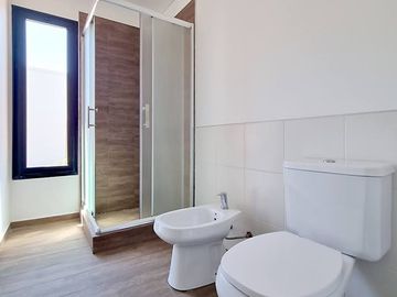 Venta Casa 3 dormit. Barrio San Sebastian,area 13