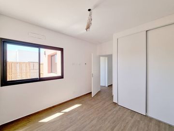 Venta Casa 3 dormit. Barrio San Sebastian,area 13