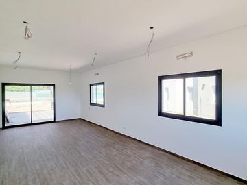 Venta Casa 3 dormit. Barrio San Sebastian,area 13