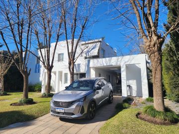 Casa 6 Amb Venta Banco Provincia Doble Lote Arroyo