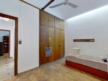 CASA 8.66 X 54.73 MAS GALPÓN EN VENTA EN CABALLITO