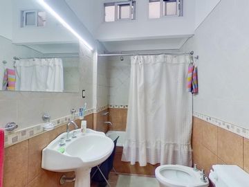 CASA 8.66 X 54.73 MAS GALPÓN EN VENTA EN CABALLITO