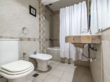 VENTA CASA 6 AMB VILLA DEVOTO QUINCHO Y COCHERA