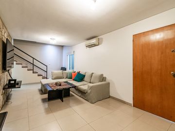 VENTA CASA 6 AMB VILLA DEVOTO QUINCHO Y COCHERA