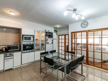 DEPTO 4 AMB - COCHERA-PATIO- PZA ARENALES- DEVOTO