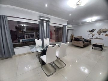 Venta casa 6 amb Ramos, cochera, pileta, quincho