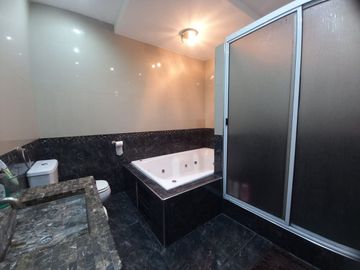 Venta casa 6 amb Ramos, cochera, pileta, quincho