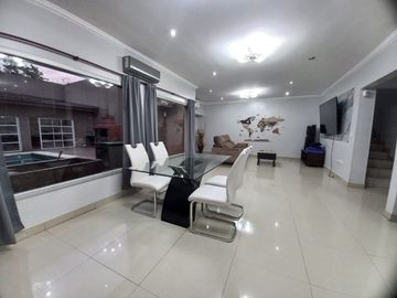 Venta casa 6 amb Ramos, cochera, pileta, quincho
