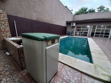 Venta casa 6 amb Ramos, cochera, pileta, quincho