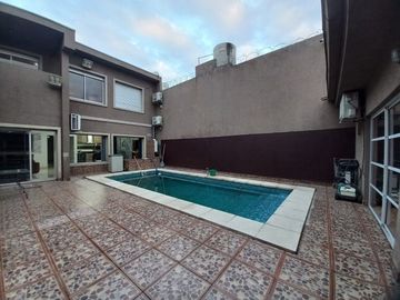 Venta casa 6 amb Ramos, cochera, pileta, quincho