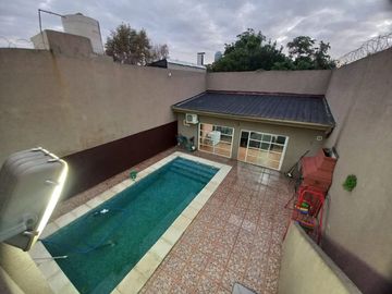 Venta casa 6 amb Ramos, cochera, pileta, quincho