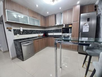 Venta casa 6 amb Ramos, cochera, pileta, quincho