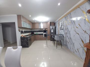 Venta casa 6 amb Ramos, cochera, pileta, quincho