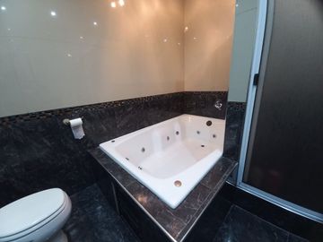 Venta casa 6 amb Ramos, cochera, pileta, quincho