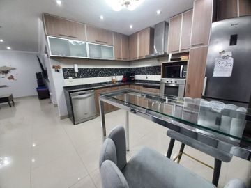 Venta casa 6 amb Ramos, cochera, pileta, quincho