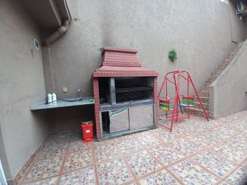 Venta casa 6 amb Ramos, cochera, pileta, quincho